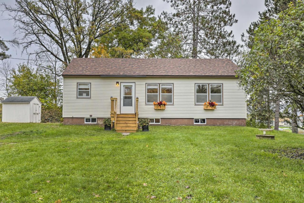 Birchwood Cottage With Red Cedar Lake Access! Екстериор снимка