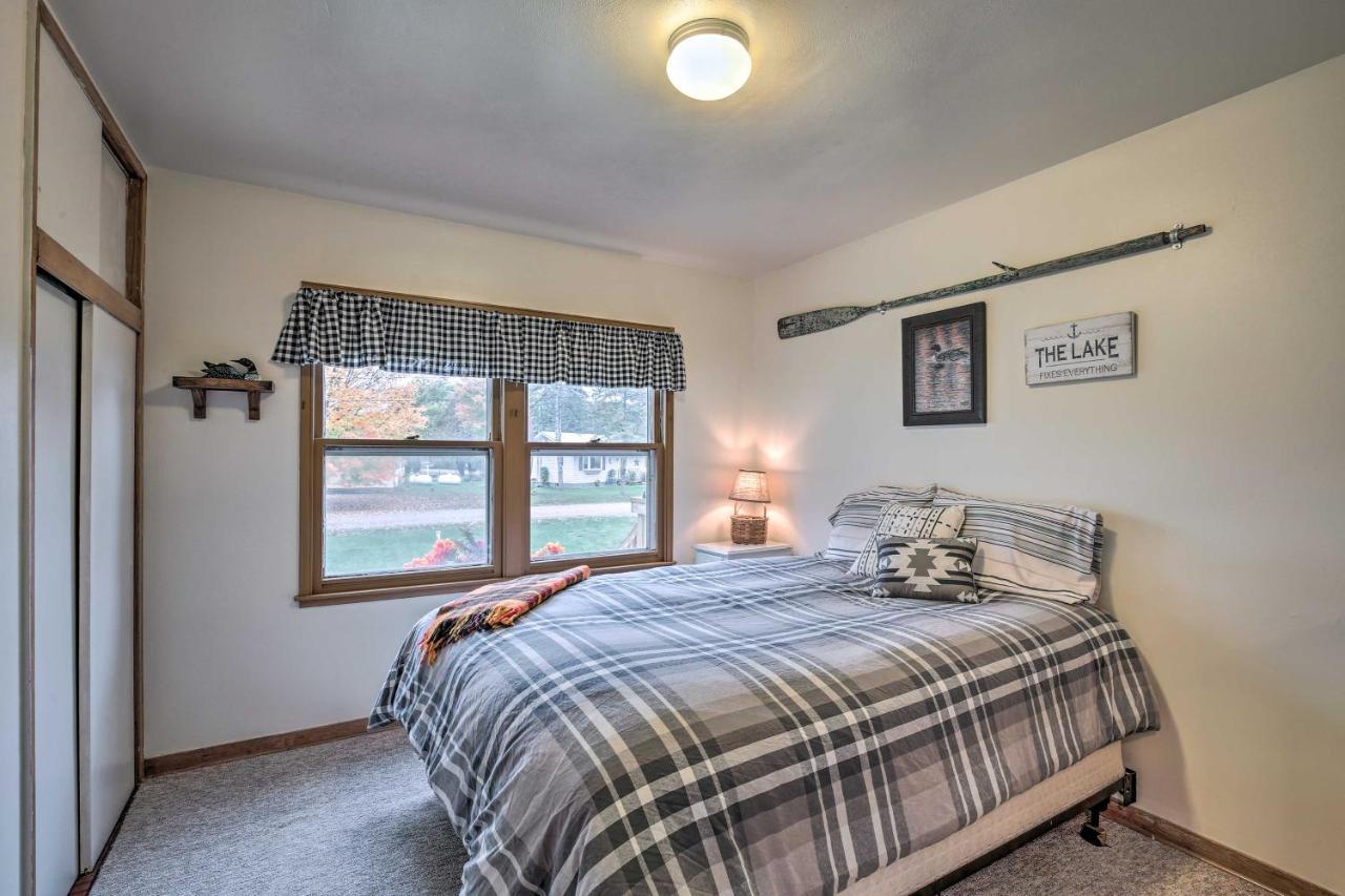 Birchwood Cottage With Red Cedar Lake Access! Екстериор снимка