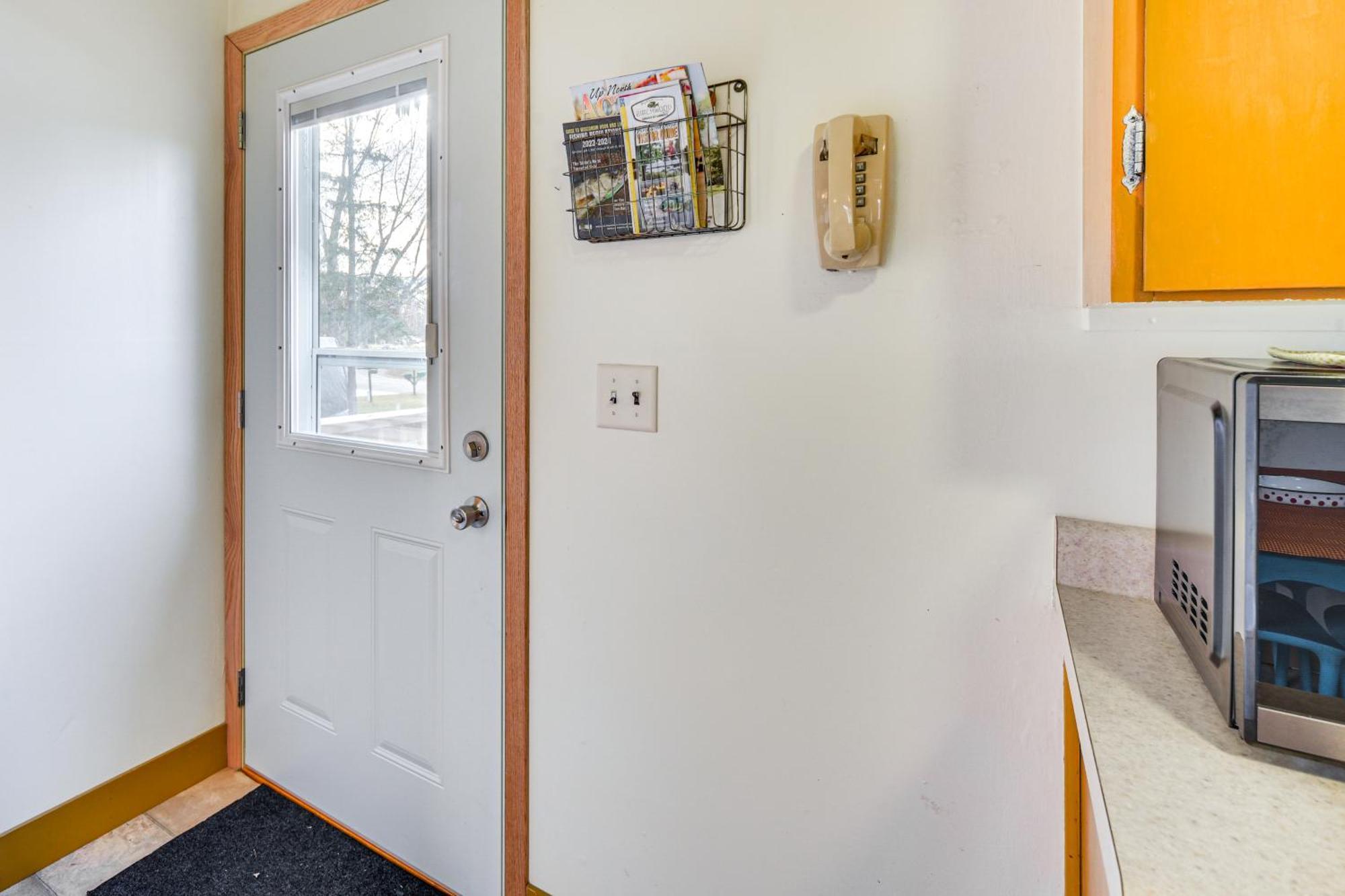 Birchwood Cottage With Red Cedar Lake Access! Екстериор снимка